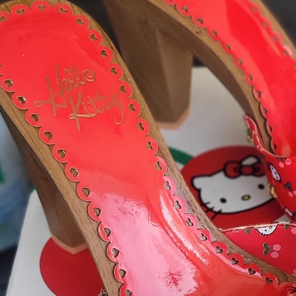 Hello Kitty Red and Brown Block Heel Sandals with Polka Dot Bows - Picture 7 of 8